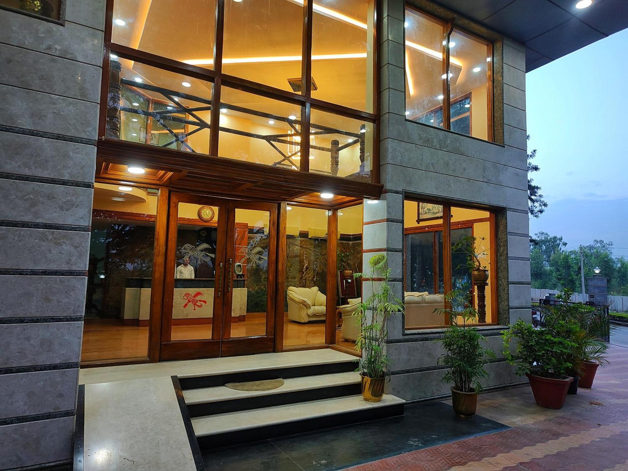 Hotel Presidency Kempegowda International Airport Бангалор Екстериор снимка